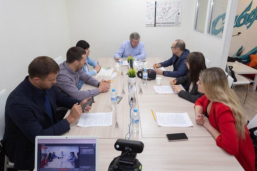 Фото Храните деньги в квадратных метрах: инвестиции в недвижимость обсудили на круглом столе Сиб.фм банкиры, девелоперы и эксперты строительного рынка Новосибирска 8